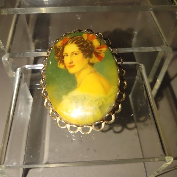 Victorian Pendant Brooch Pin Vintage Oval Portrait Brooch Pin Gold Tone Scallop - Picture 9 of 10